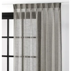 Inbetween Max Taupe